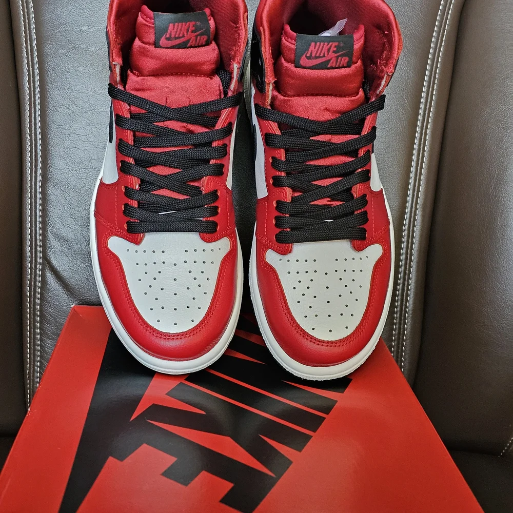 WMNS Air Jordan 1 High OG CD0461-601 Gym Red/Black-White Size 8 - Picture 4 of 6